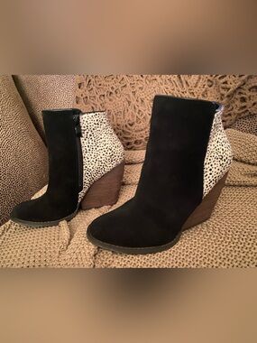 Vintage Free People Very Volatile animal print calf hair black suede boots 8